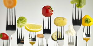 Alimentos que Combatem a TPM: Dicas para Aliviar os Sintomas de Forma Natural