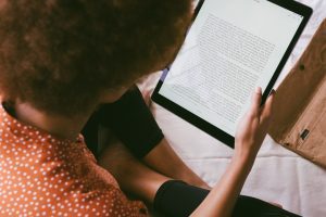 O Futuro da Leitura: Como a Tecnologia Está Redefinindo o Ato de Ler