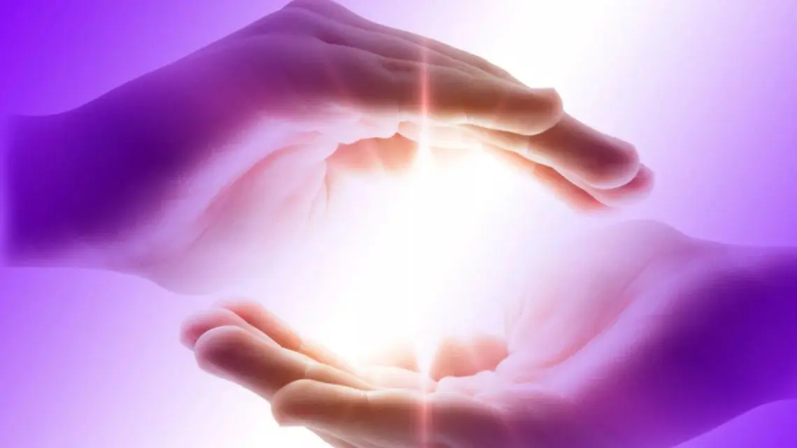 O Poder Curativo do Reiki: Uma Abordagem Holística O Poder Curativo do Reiki: Uma Abordagem Holística