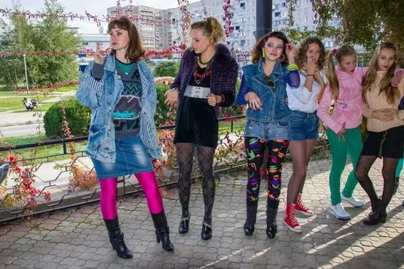 Vestindo-se com Confiança: Como a Moda Pode Impactar sua Autoestima Vestindo-se com Confiança: Como a Moda Pode Impactar sua Autoestima